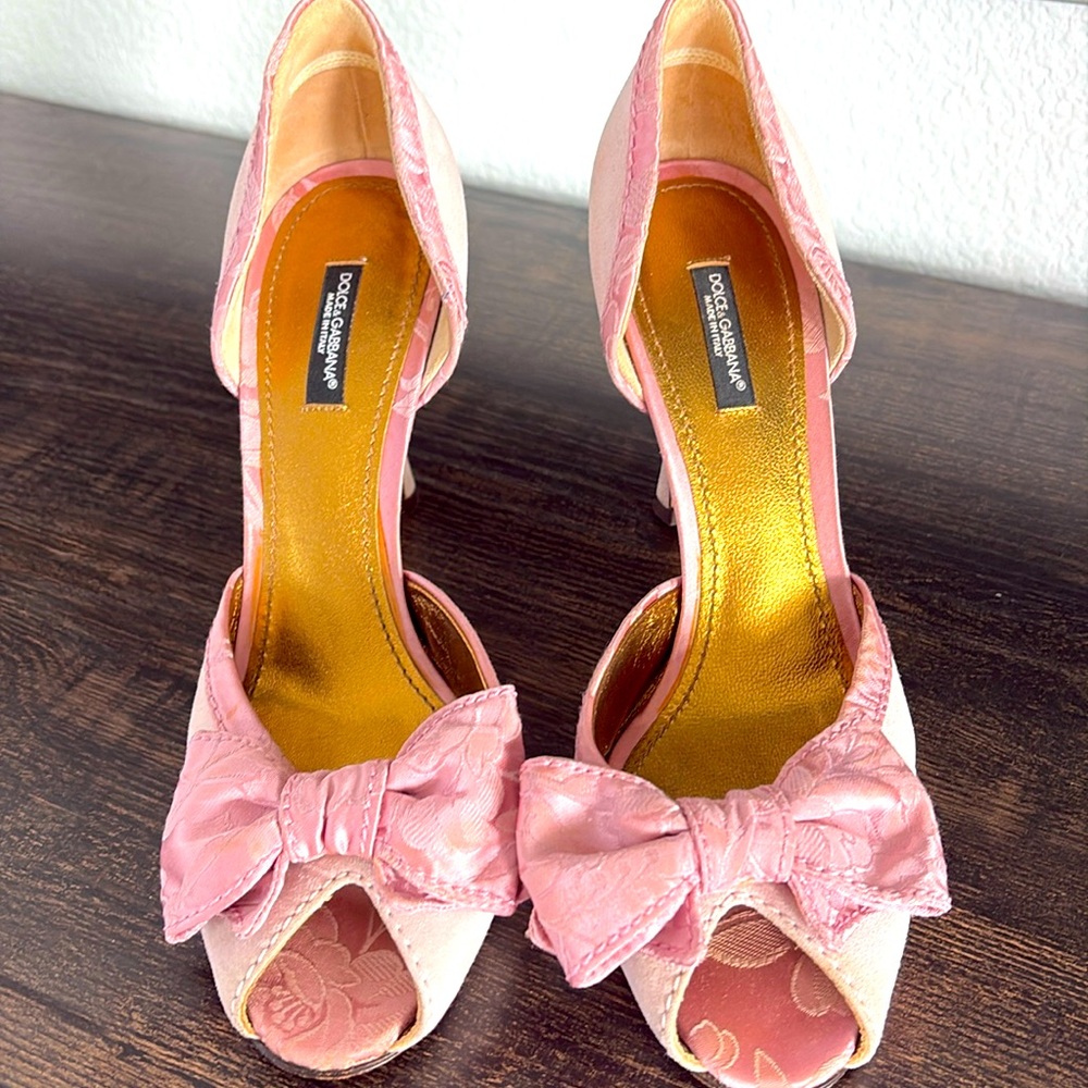 Dolce & Gabbana peep toe heels Size 39/8. Lightly worn. Pink.